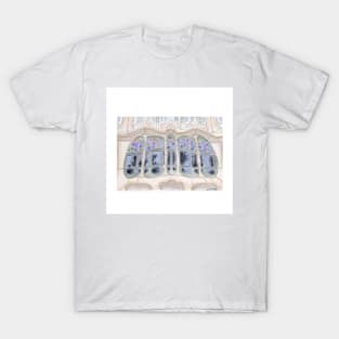 casa batlo ecopop urban architecture in spain classic wallpaper T-Shirt